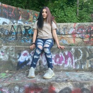 Meet your Posher, Daliala